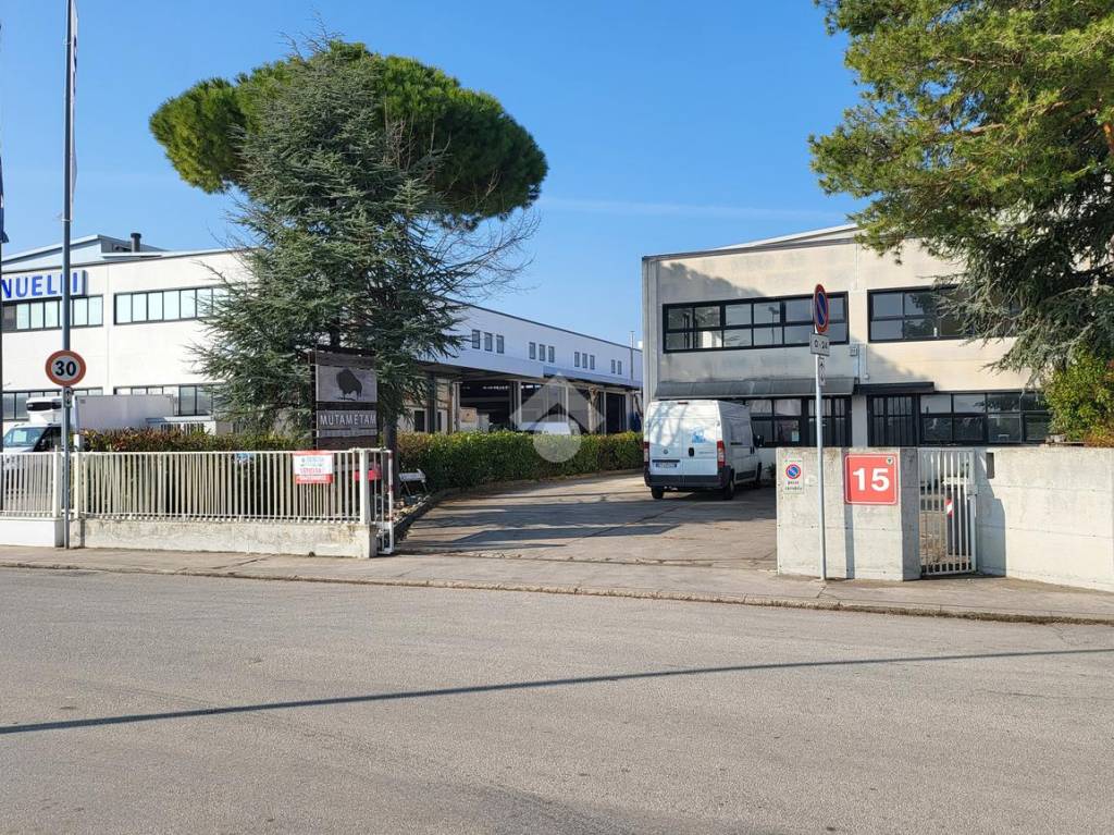 Capannone Industriale in vendita a Rimini via Achille Grandi, 15