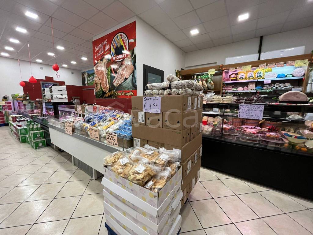 Supermercato/Minimarket in vendita a Qualiano via Giuseppe Di Vittorio