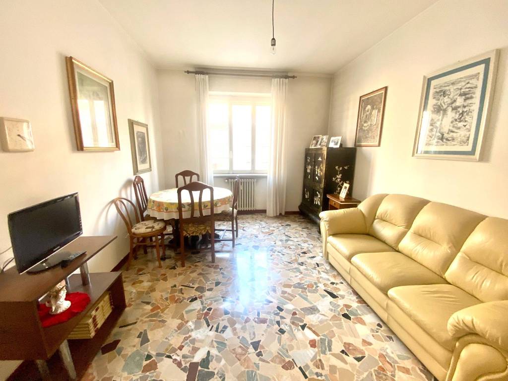 Appartamento in vendita a Carnate via Roma, 65