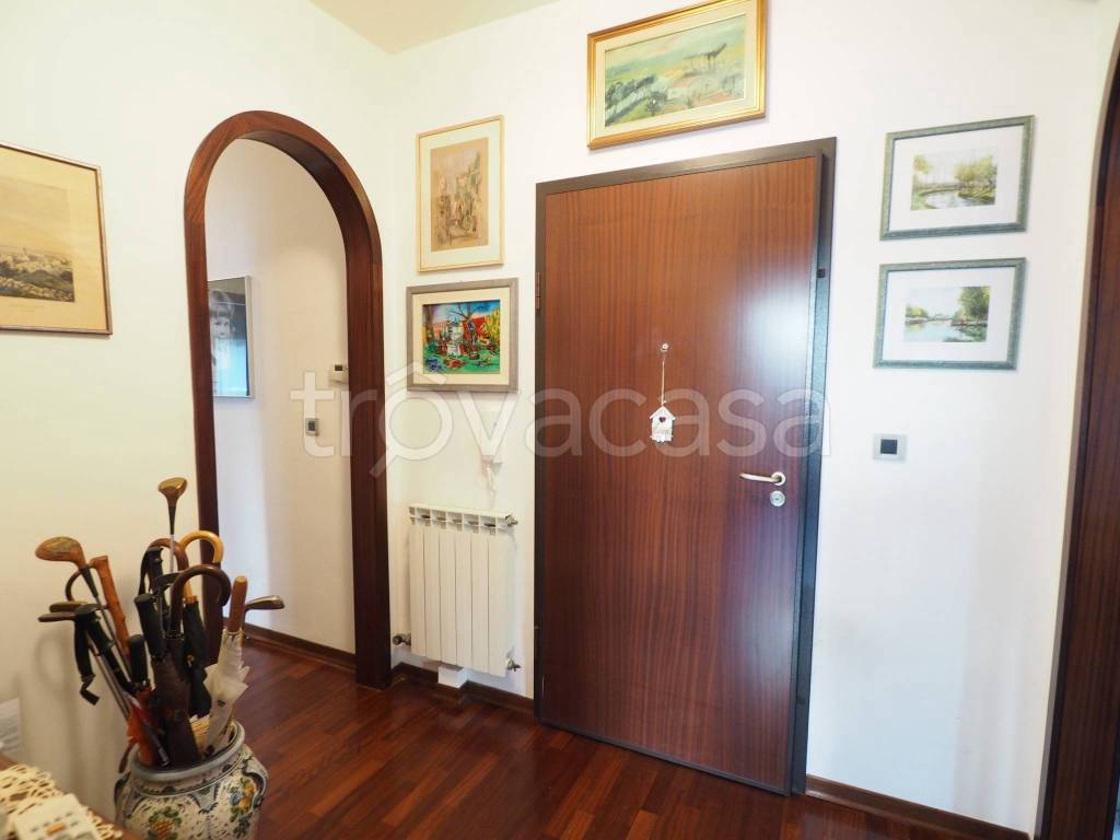 Appartamento in vendita a Trieste via Commerciale, 148/2