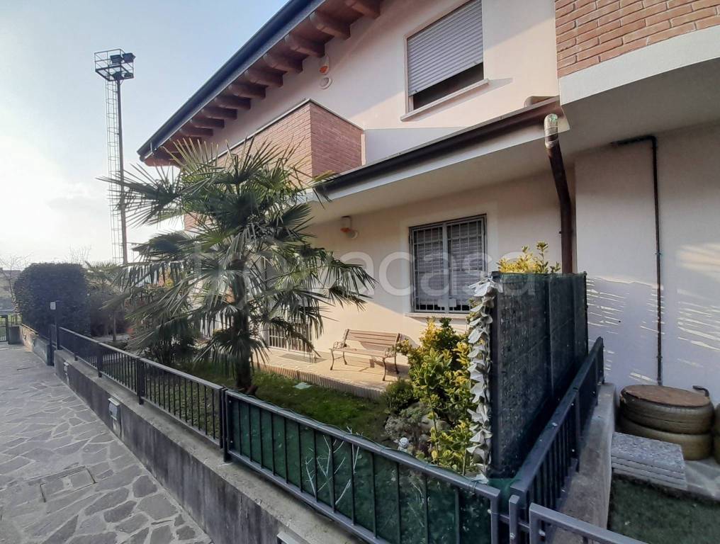 Appartamento in vendita a Zelo Buon Persico viale Repubblica