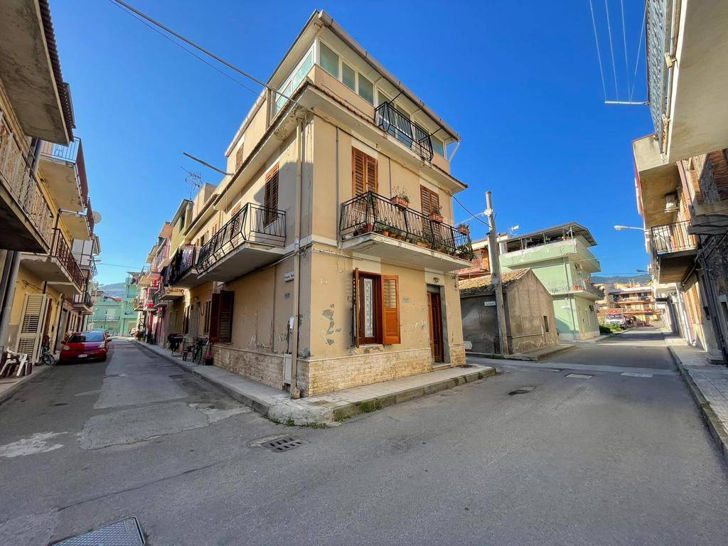 Casa Indipendente in vendita a Falcone via Sottana