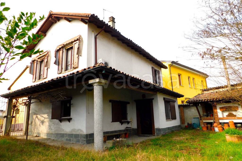 Casa Indipendente in vendita a Gropello Cairoli via Chiozzo, 28