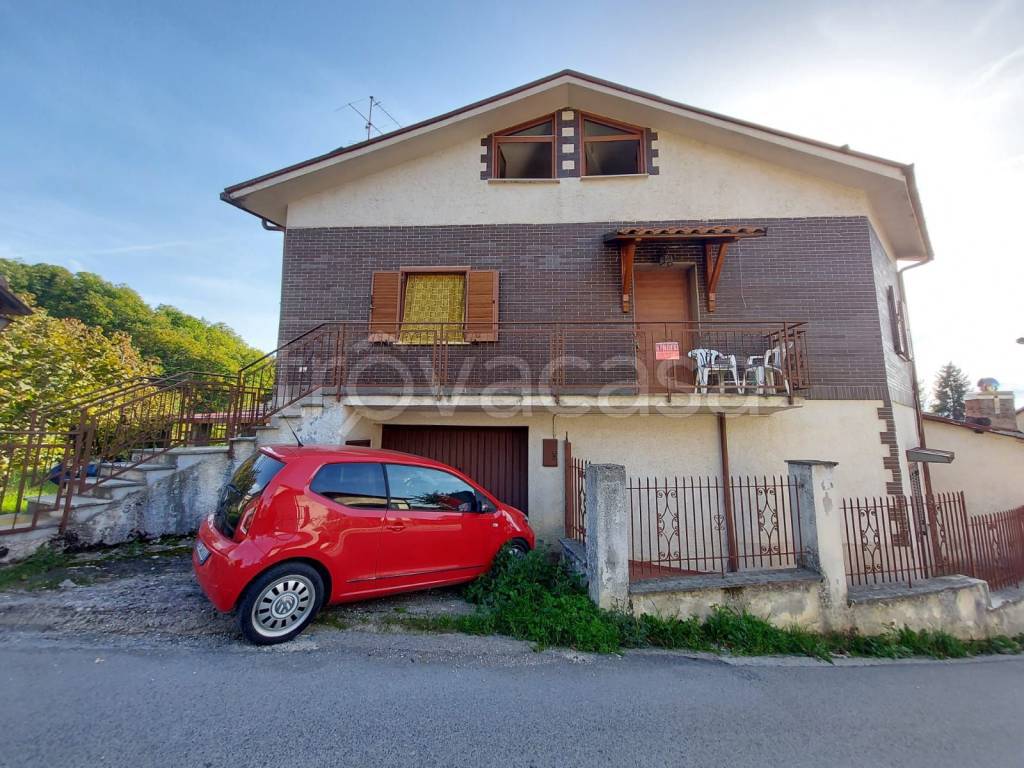 Villa in in vendita da privato a Pescorocchiano via Castagneta, 19