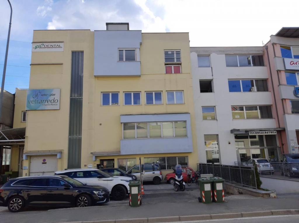 Capannone Industriale in vendita a Bolzano via di vittorio, 29