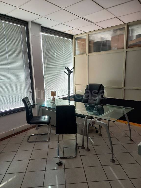 Ufficio in in affitto da privato a Napoli via Provinciale San Gennaro, 12
