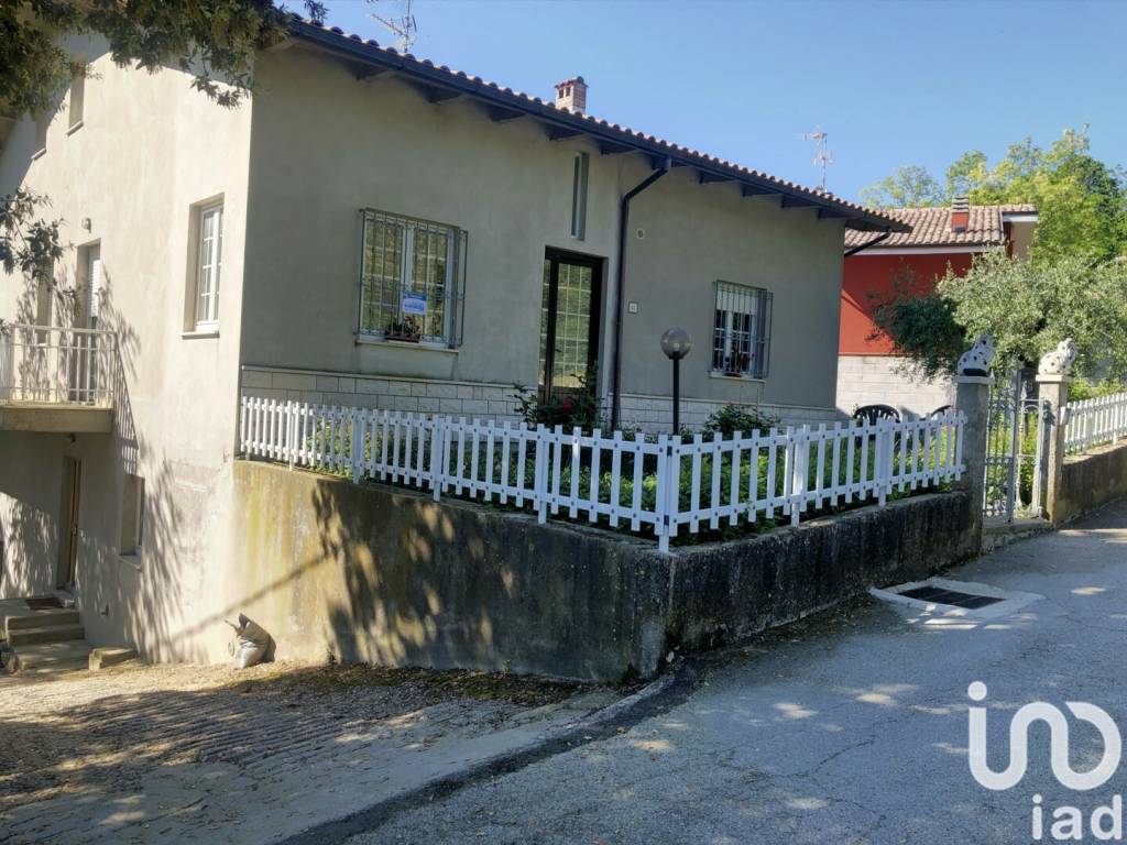 Villa in vendita a Colli al Metauro via Mombaroccese