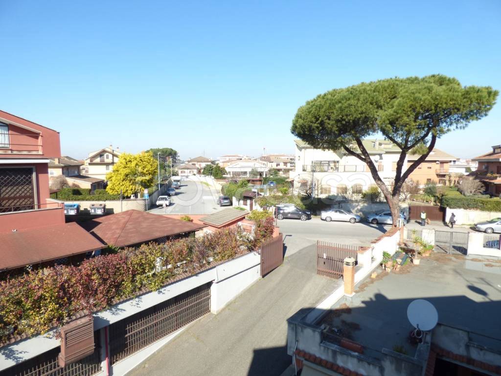 Appartamento in vendita a Roma via del Podere Cesare Battisti