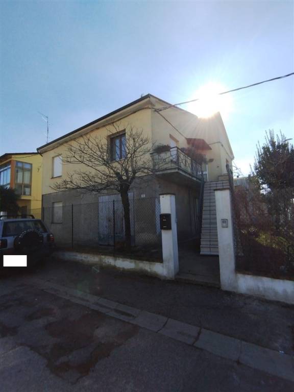 Villa in vendita a Lugo via Giulio Bolis, 11