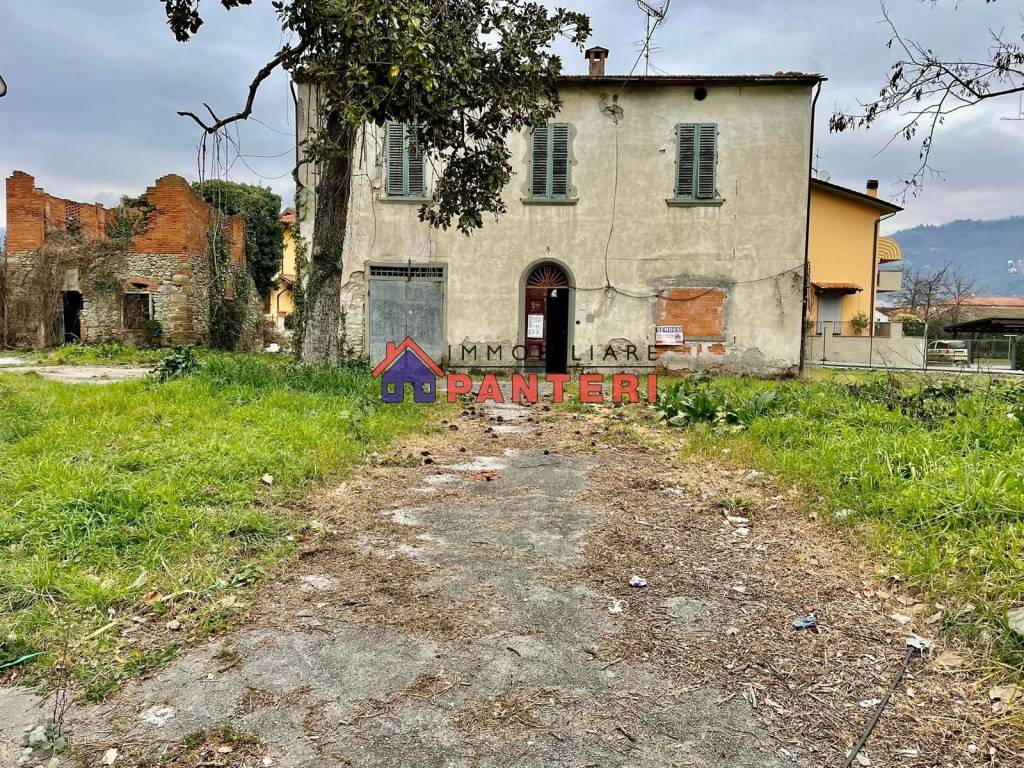 Villa in vendita a Pescia via Mentana