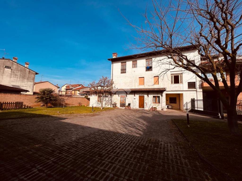Villa in vendita a Caravaggio vicolo Cacciatori, 8