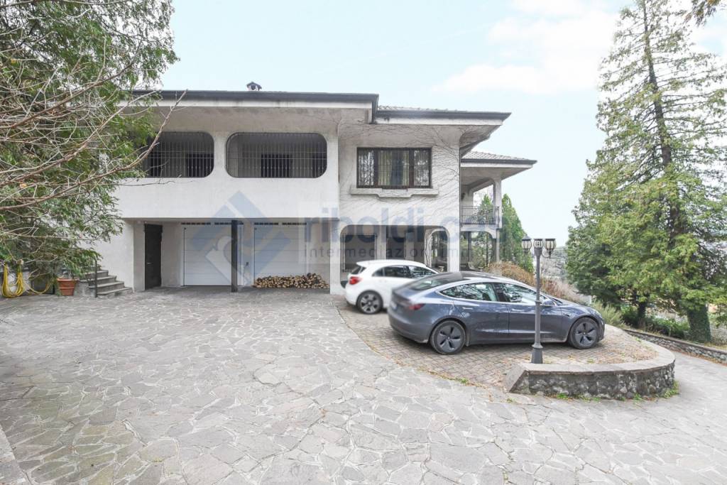 Villa in vendita a Inverigo via privata d'adda