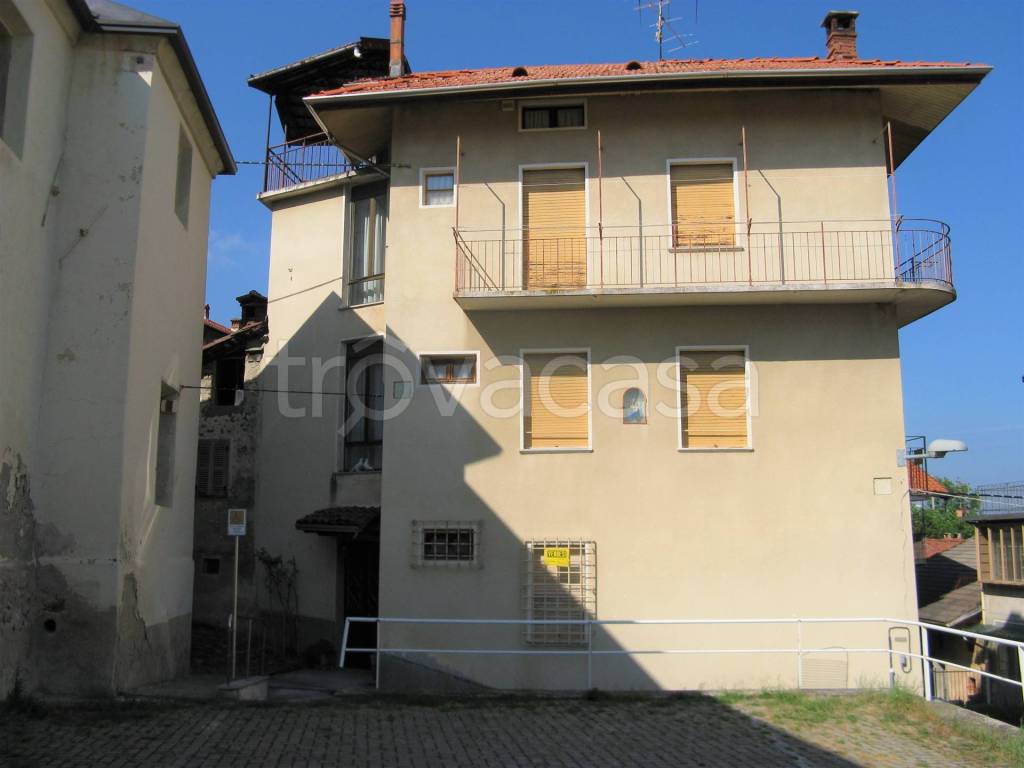 Casa Indipendente in vendita a Valdilana frazione Bulliana, 10