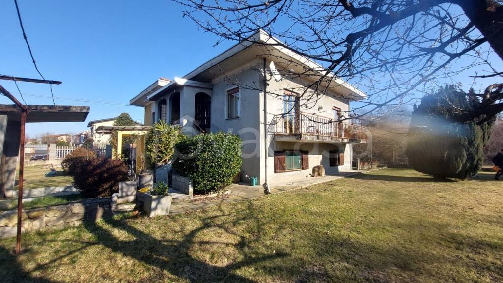 Villa in vendita a Borgomanero viale Pio X, 2F
