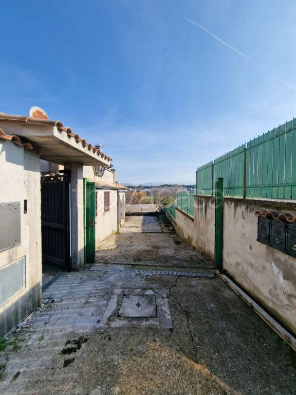 Appartamento in in vendita da privato a Roma via Lama dei Peligni, 53