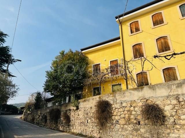 Casa Indipendente in vendita a Verona via Are Zovo