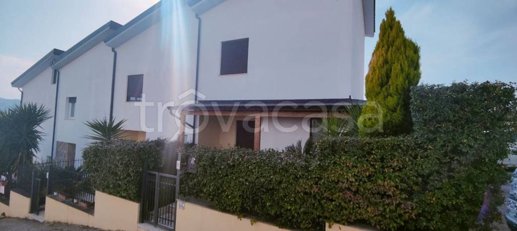 Villa a Schiera in vendita a Castelnuovo Cilento via Auriroi, 13