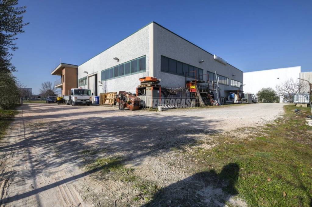 Capannone Industriale in vendita a Corridonia