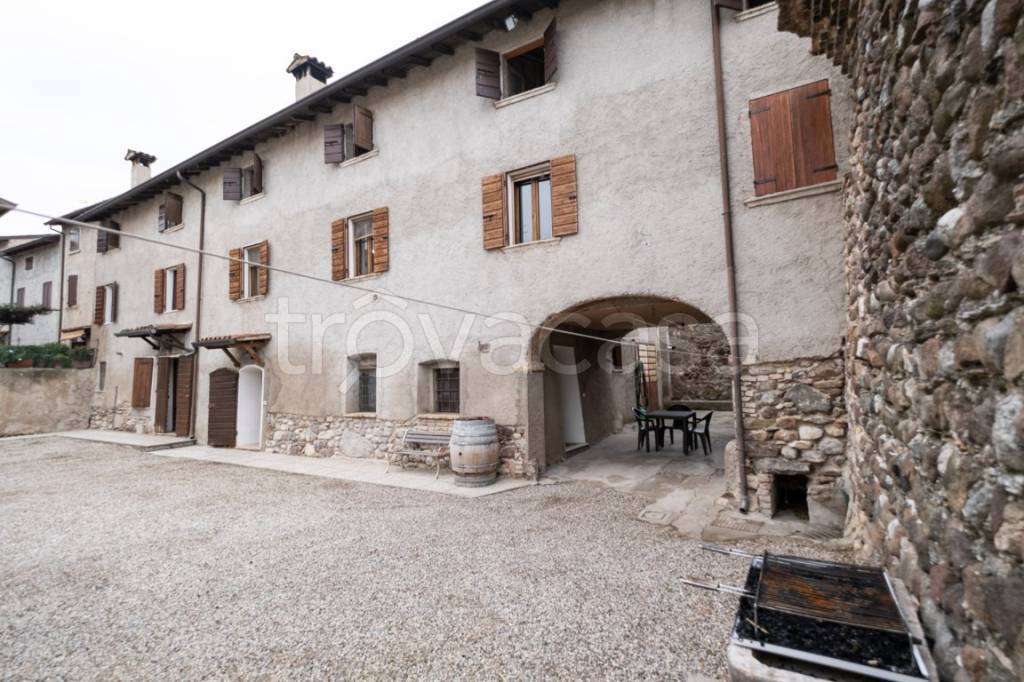 Casale in vendita a Monzambano via Castello Castellaro