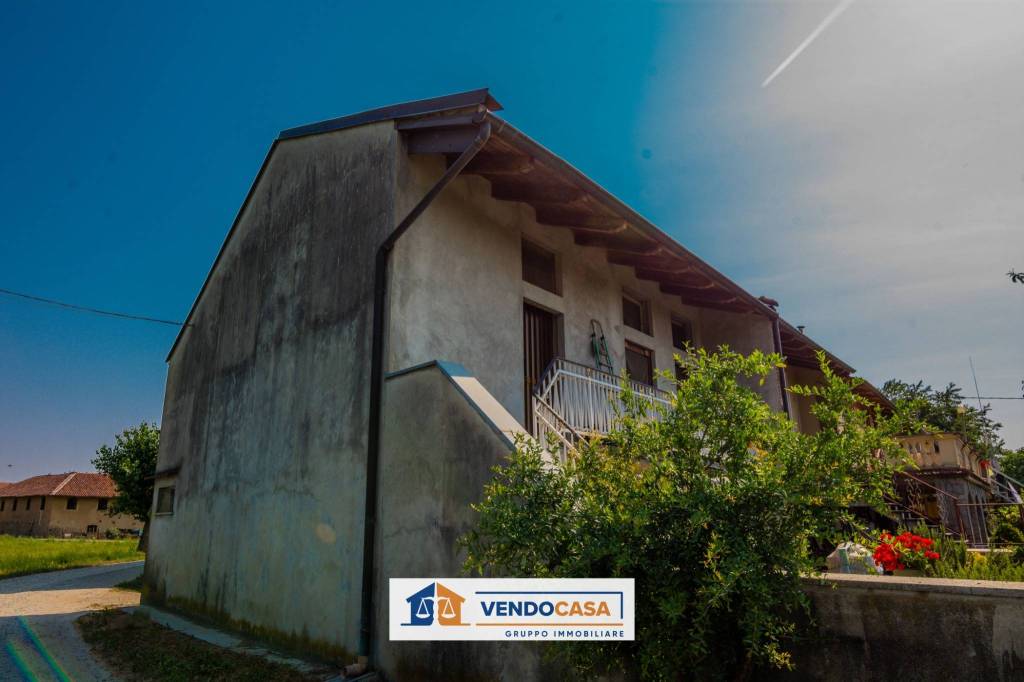Villa in vendita a Cavour via Paschere, 57