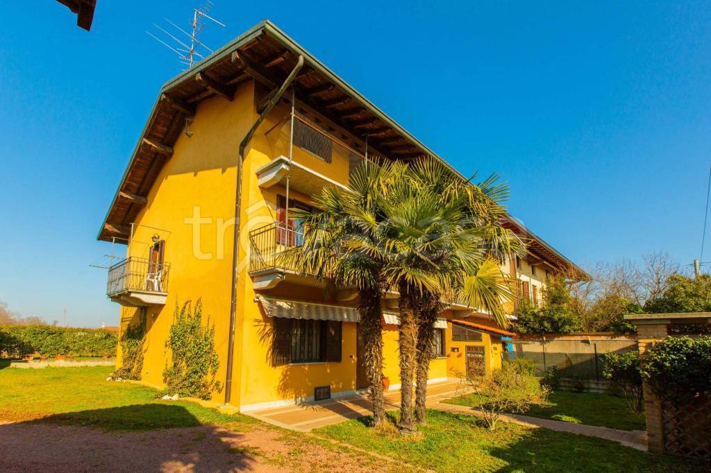 Villa in vendita a Oleggio via Cascine Bellini, 4