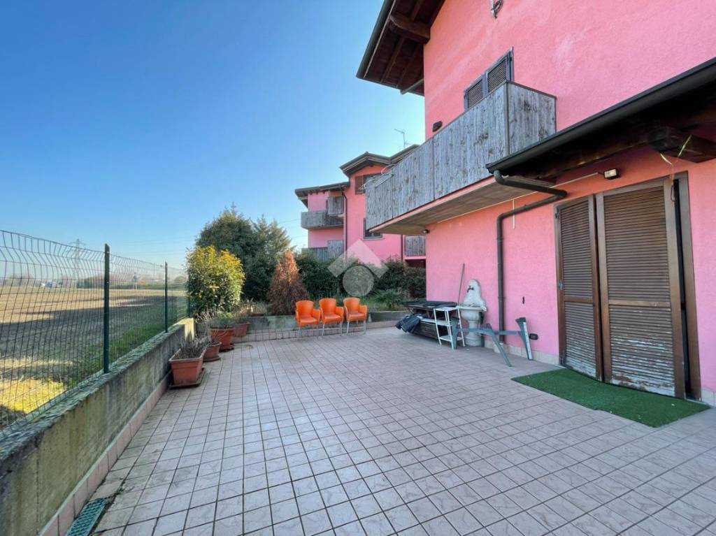 Villa Bifamiliare in vendita a Trezzano Rosa via I° Maggio, 6