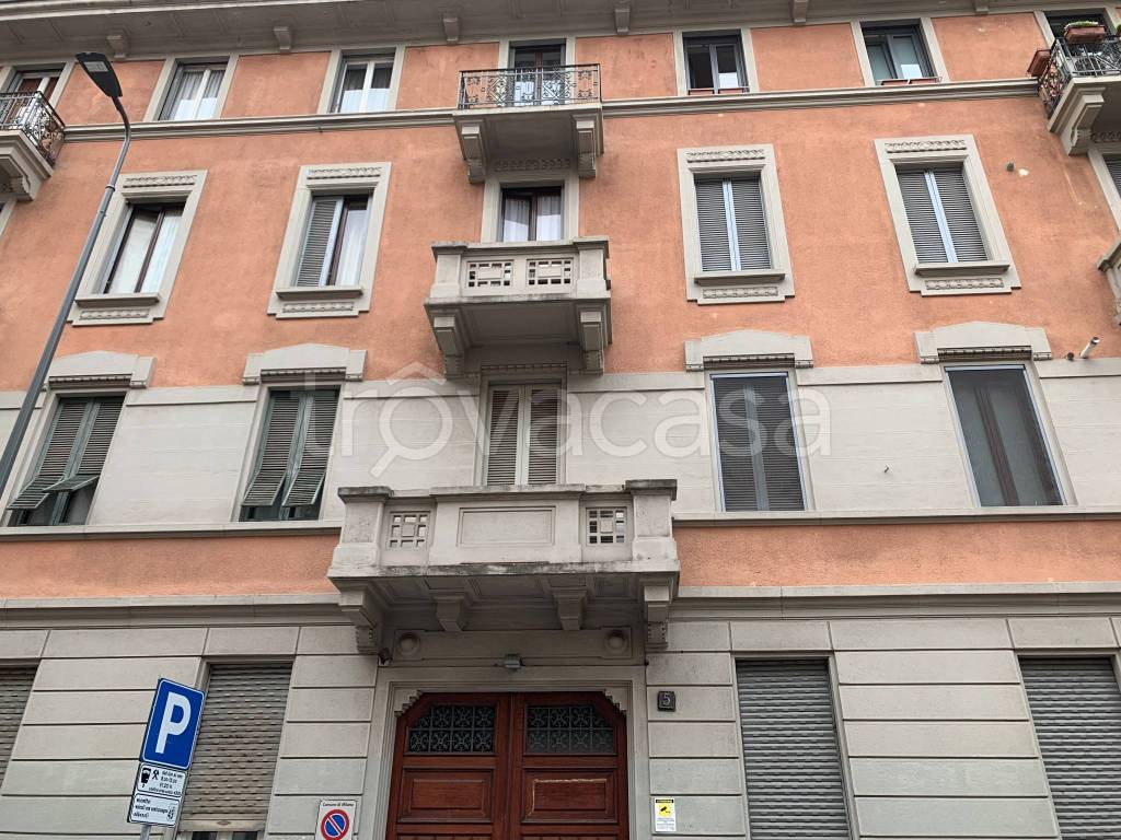 Appartamento in affitto a Milano via Edolo, 5