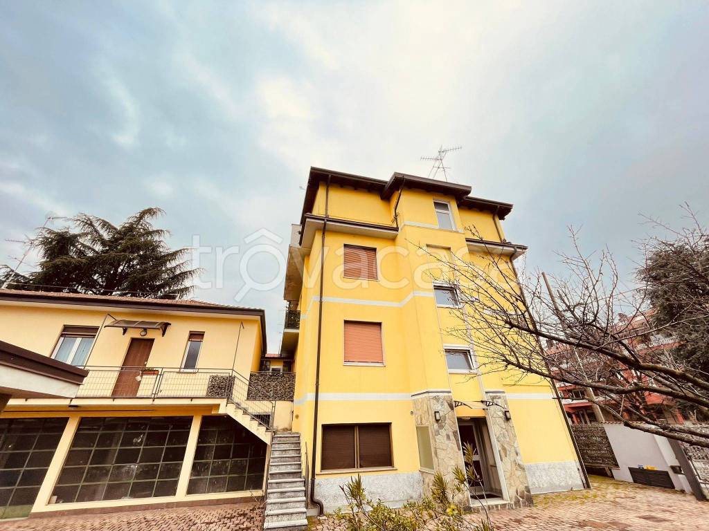 Appartamento in vendita a Segrate via Emilia, 19