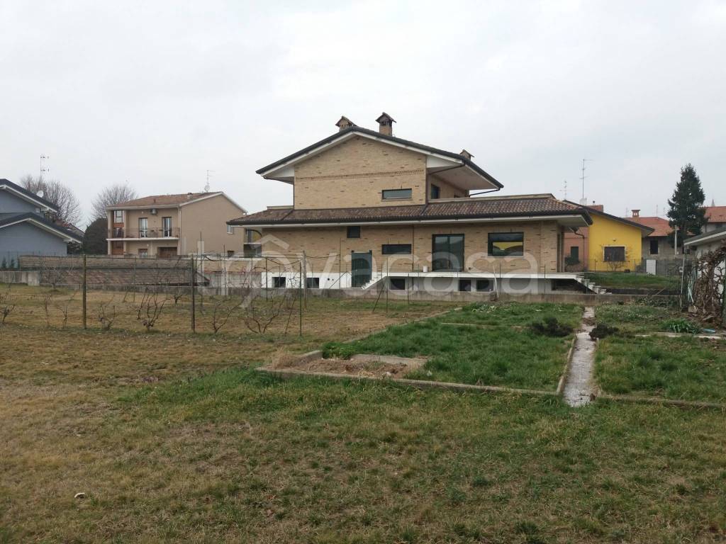 Terreno Residenziale in vendita a Rovello Porro via Giovanni Pascoli