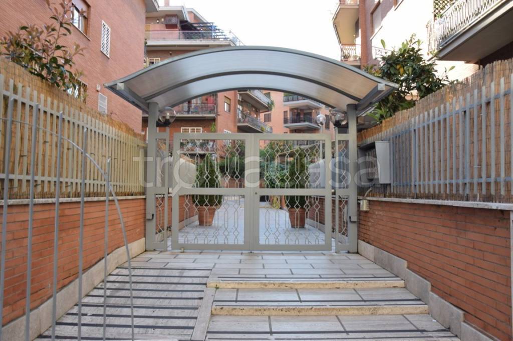 Appartamento in vendita a Roma via Pietro Maroncelli, 45