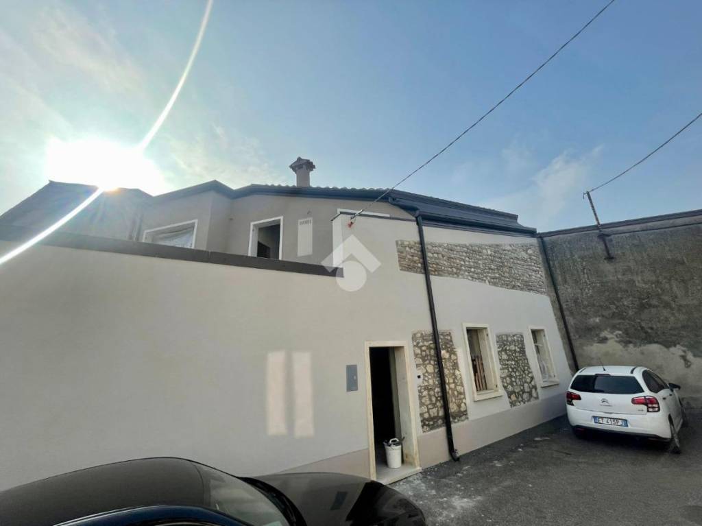 Casa Indipendente in vendita a San Giovanni Lupatoto via Borgo Pio X, 19