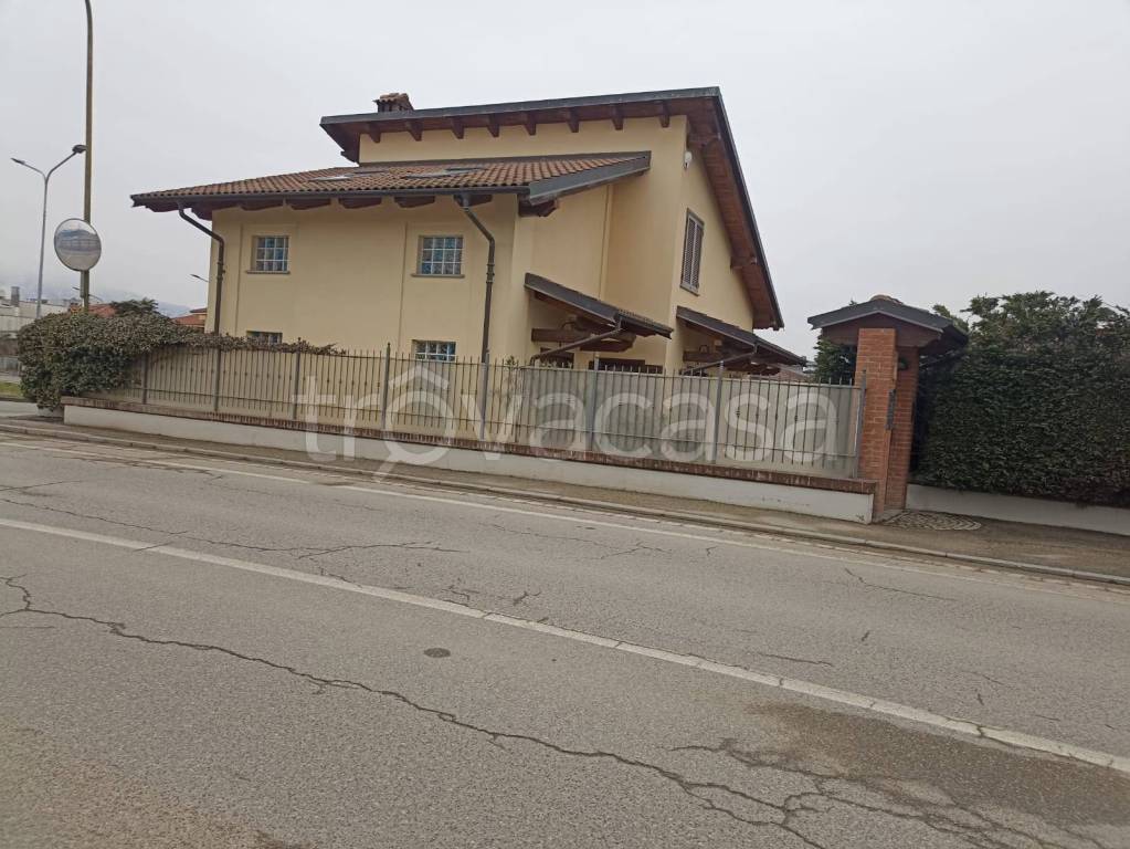 Villa in vendita a Saluzzo via Circonvallazione