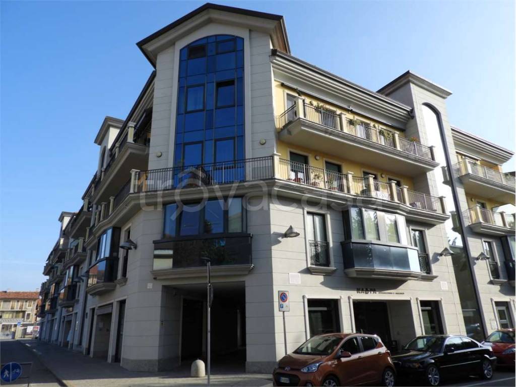Ufficio in vendita a Ciriè via Trento , 21