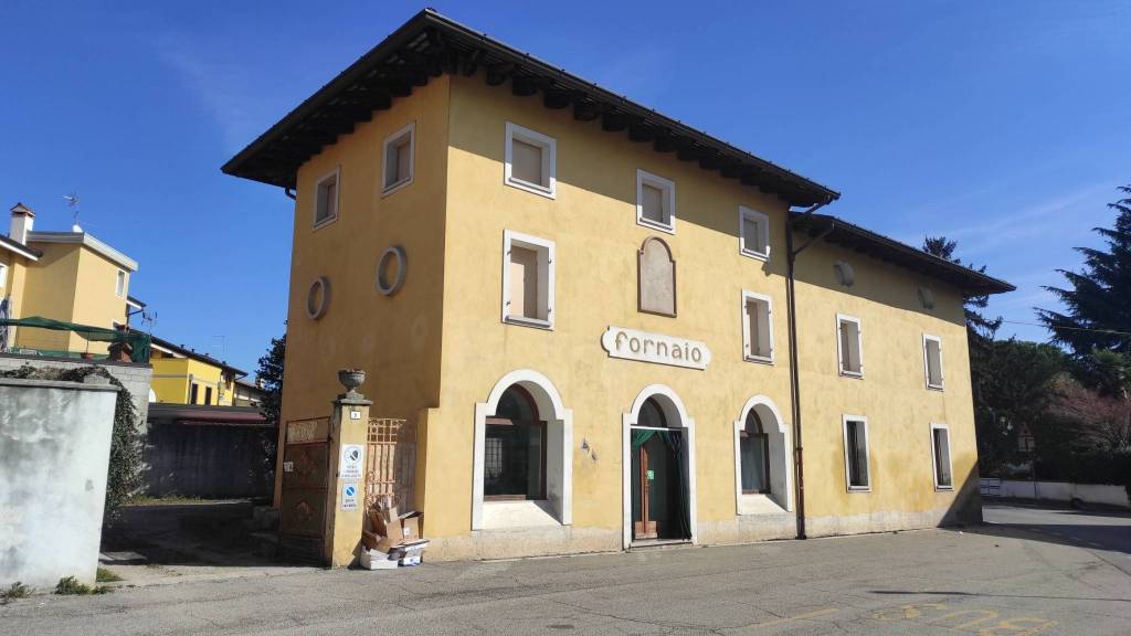 Intero Stabile in vendita a Pozzuolo del Friuli piazza Julia, 6