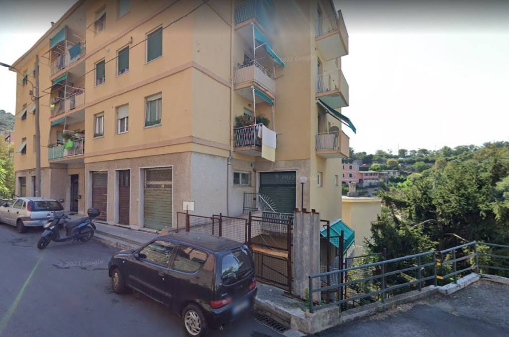 Magazzino in vendita a Genova via Pasquale Berghini, 37