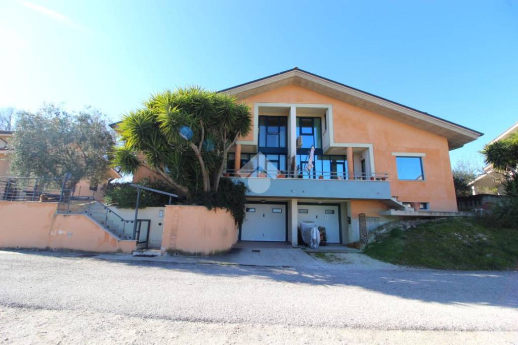 Villa Bifamiliare in vendita a Spinetoli villetta Via Francesco Fazzini, 6