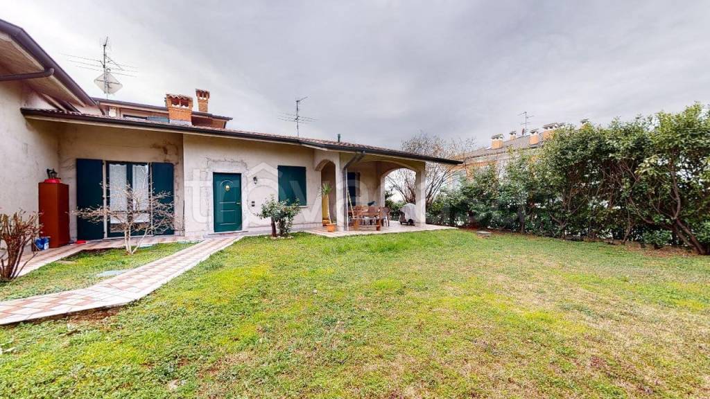 Villa in vendita a Pontirolo Nuovo