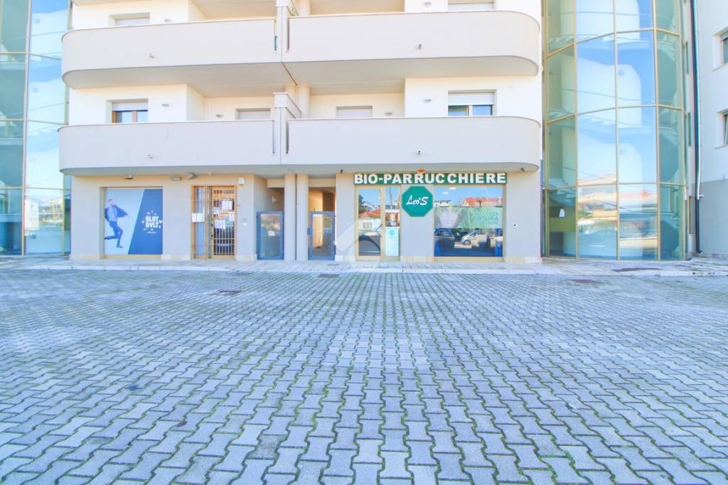 Negozio in vendita a Francavilla al Mare via nazionale adriatica, 145