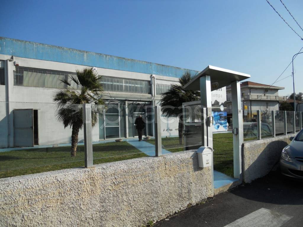 Capannone Industriale in vendita a Pescara via Salara
