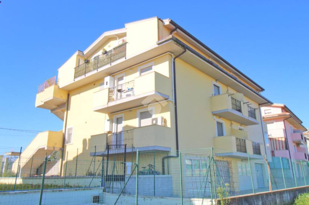 Appartamento in vendita a Collecorvino str. Dei Fiori, 19