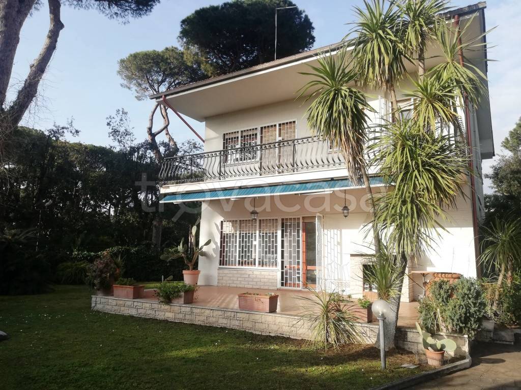 Villa in affitto a Fiumicino via Ganzirri, 34