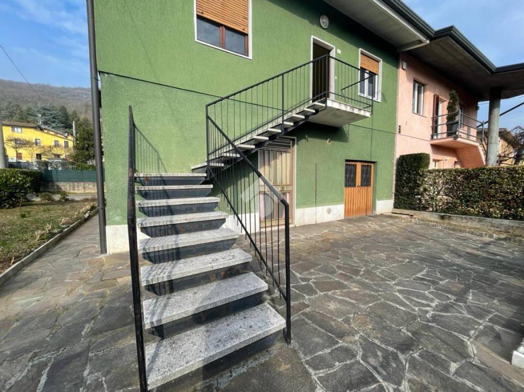 Villa Bifamiliare in vendita a Concesio via Enrico Fermi
