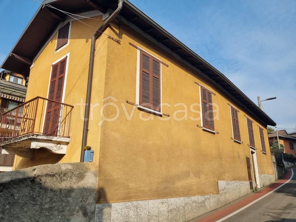 Villa in vendita a Verbania via Intra Premeno, 33
