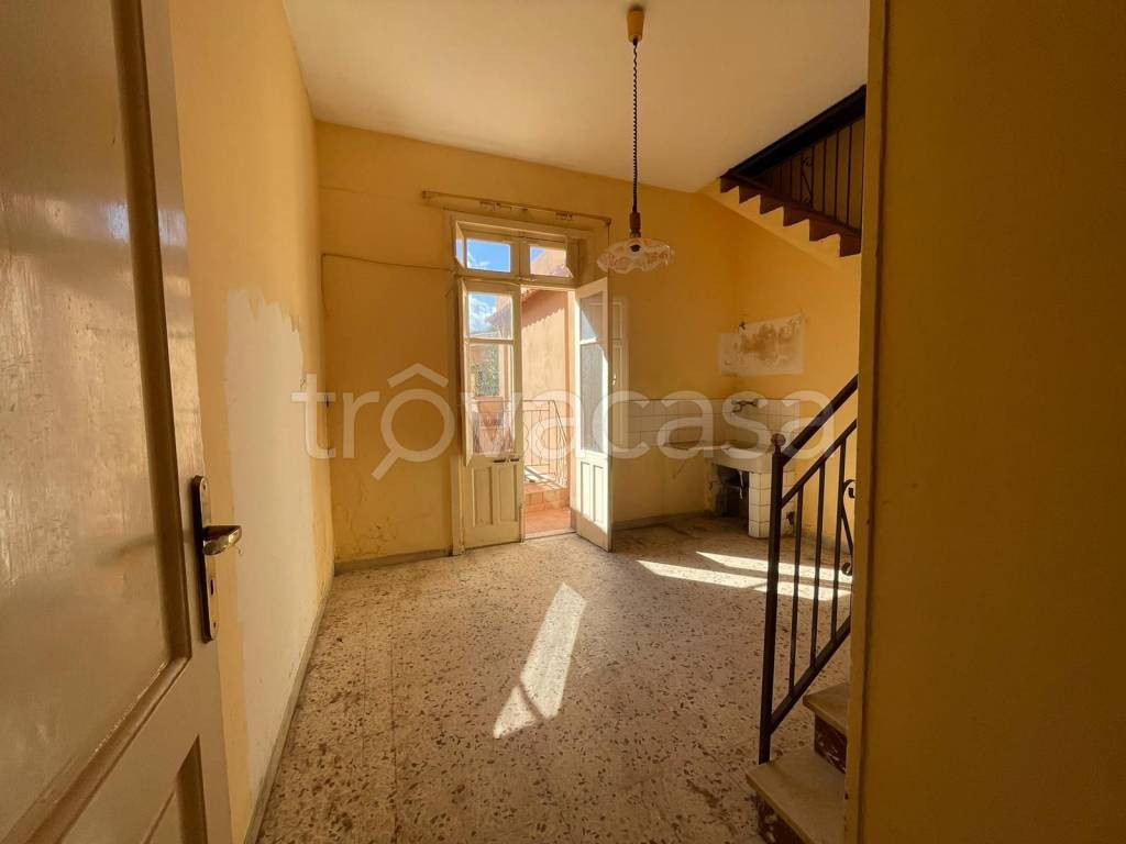 Casa Indipendente in vendita a Barcellona Pozzo di Gotto via Gesù e Maria, 60