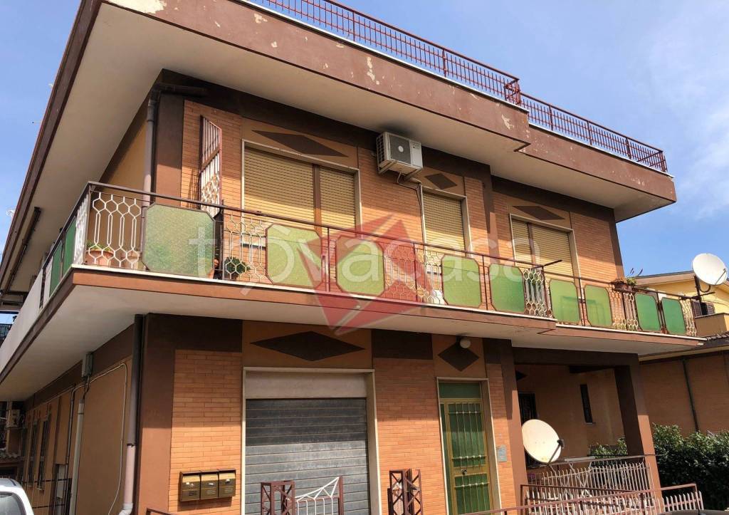Appartamento in vendita a Roma via Canicattì