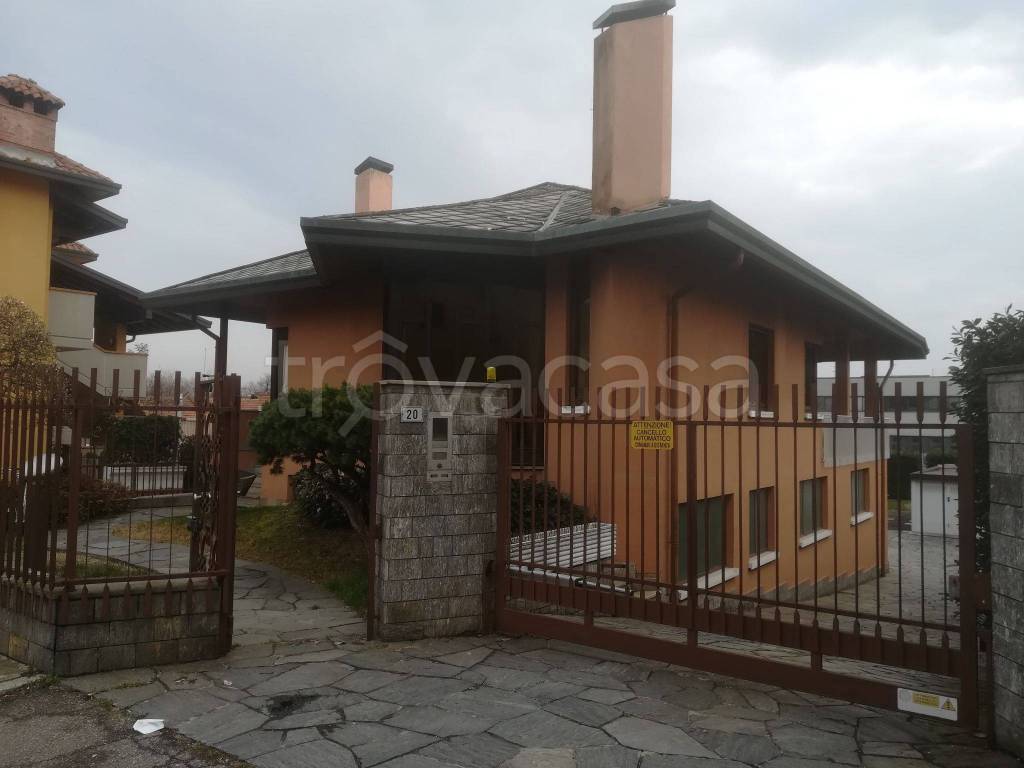 Villa in in vendita da privato a Cardano al Campo via f. Buffoni, 20