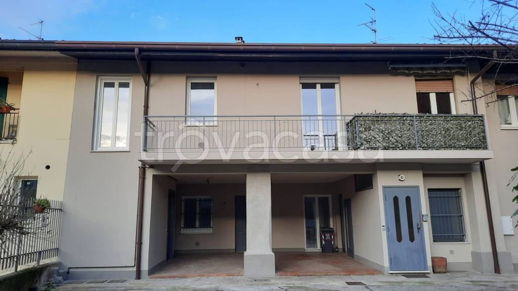 Appartamento in vendita a Castrezzato via Giovanni Pascoli, 2