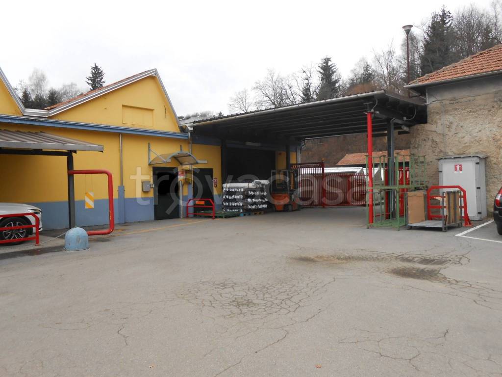 Capannone Industriale in vendita a Valdilana frazione Ponzone, 195