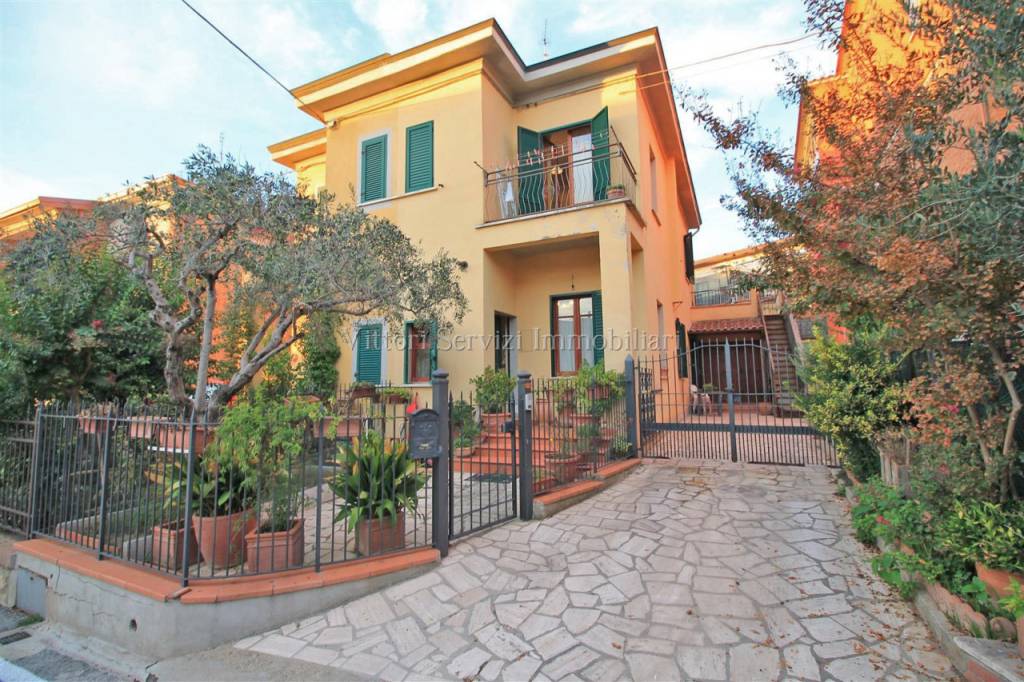 Villa Bifamiliare in vendita a Sinalunga via Firenze