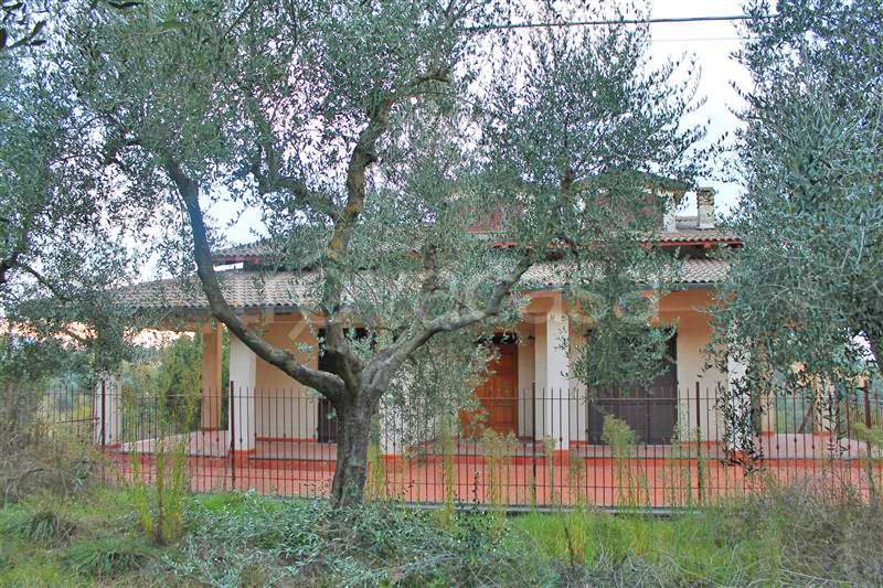Villa in vendita a Torrita di Siena via traversa valdichiana ovest 60